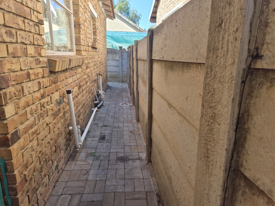 2 Bedroom Property for Sale in Songloed North West
